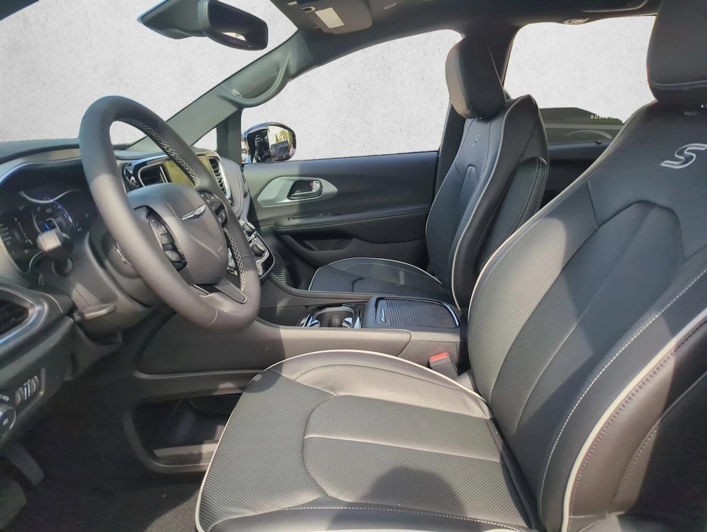 New 2026 Chrysler Pacifica Limited Van Passenger Van