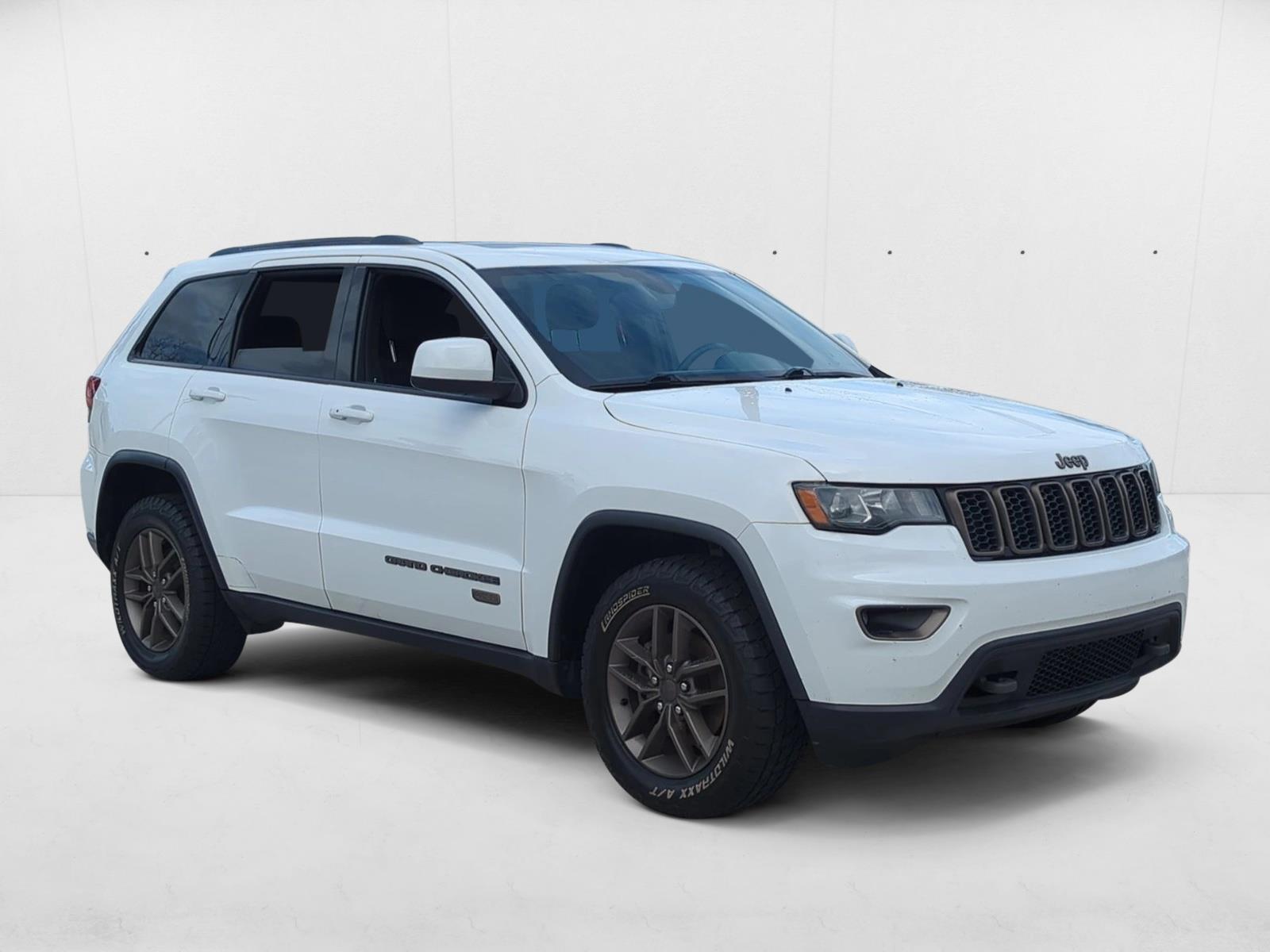 2016 Jeep Grand Cherokee Sport photo 3