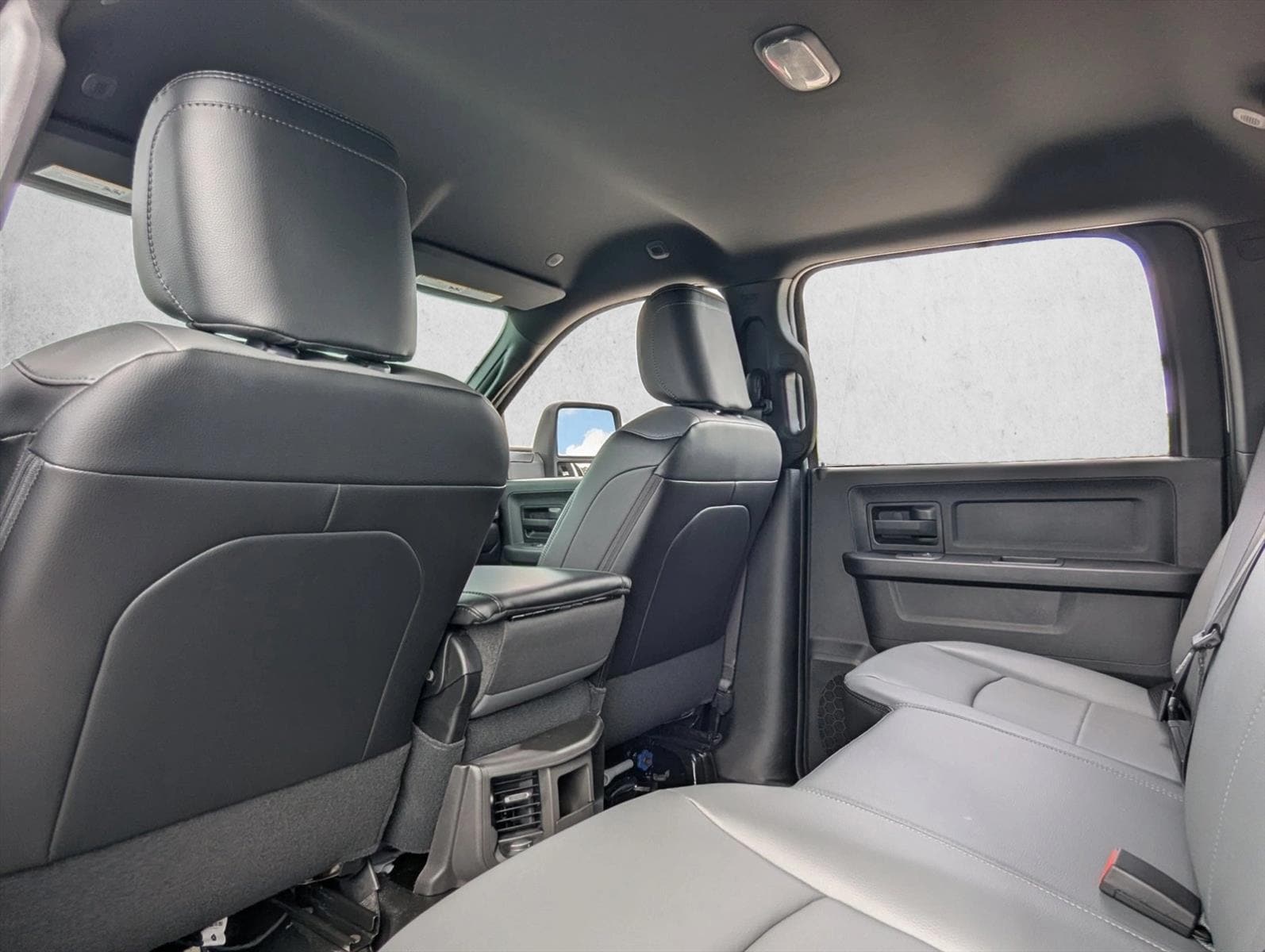 2025 RAM 1500 Tradesman - Photo 18