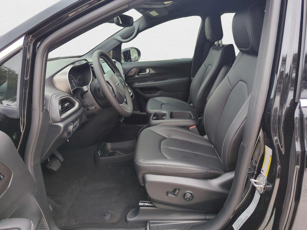 New 2025 Chrysler Pacifica Select Van Passenger Van
