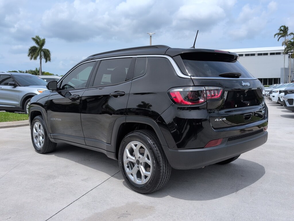 Used 2025 Jeep Compass Latitude Sport Utility