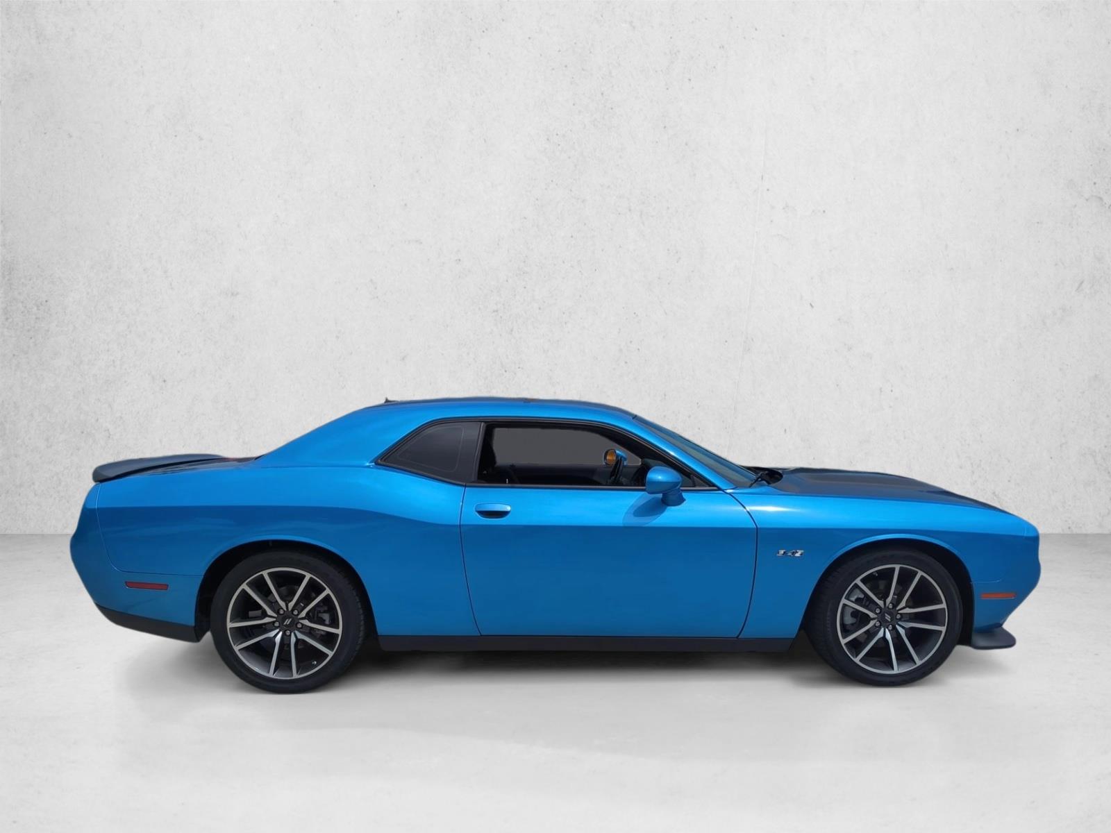 2023 Dodge Challenger R/T photo 4
