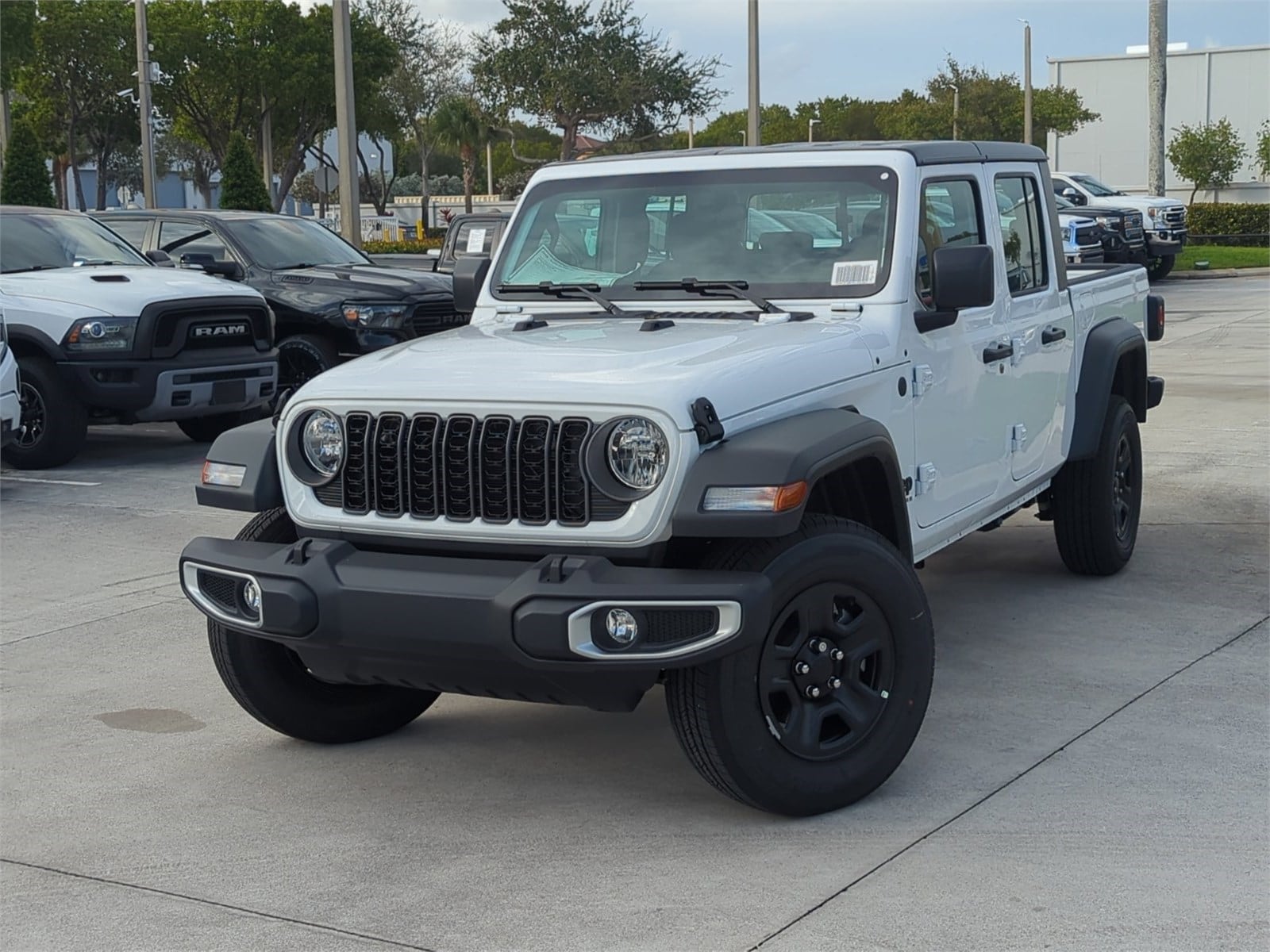 2026 Jeep Gladiator Sport's photo