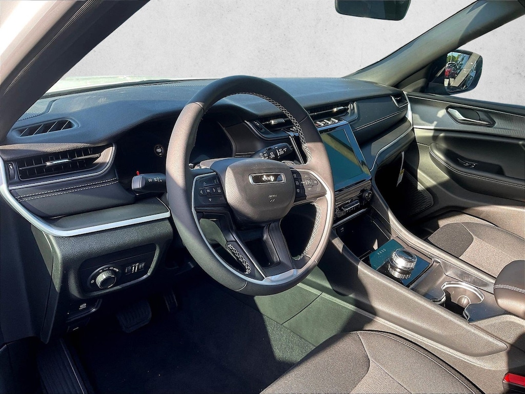 New 2026 Jeep Grand Cherokee Laredo SUV