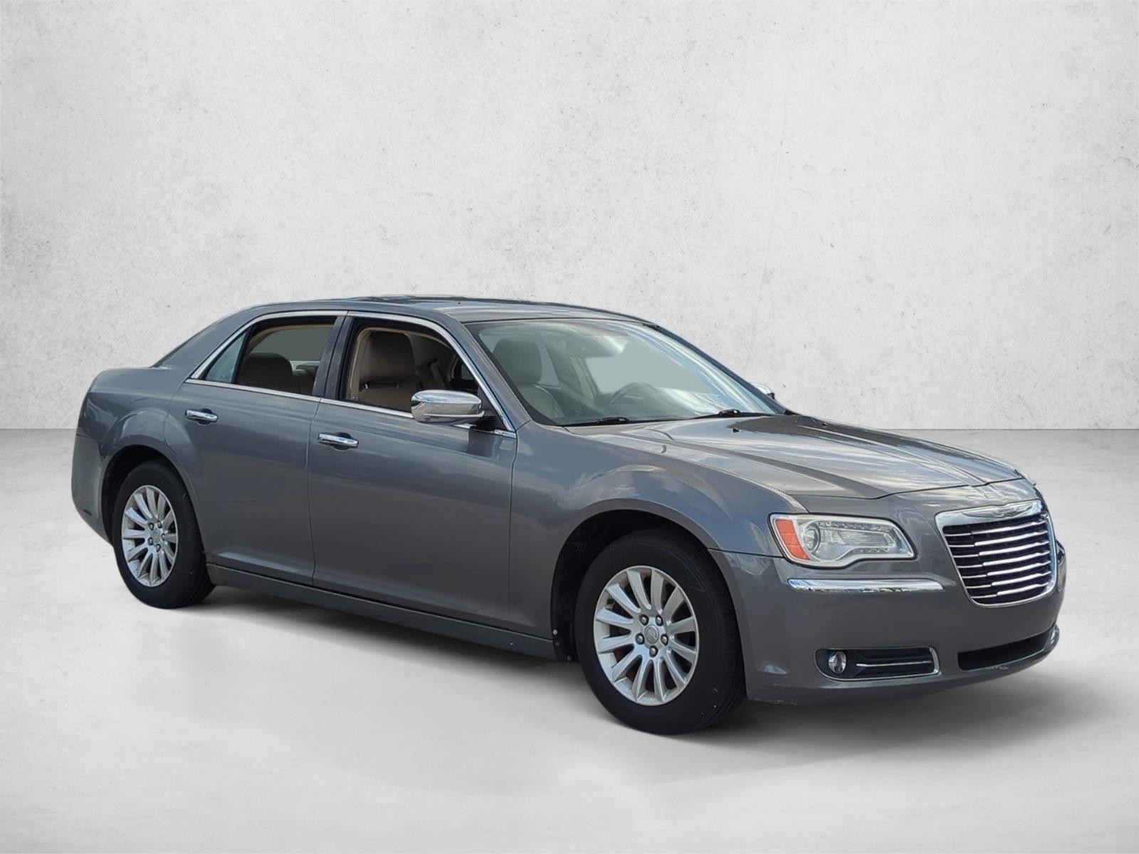 2011 Chrysler 300 Limited photo 3