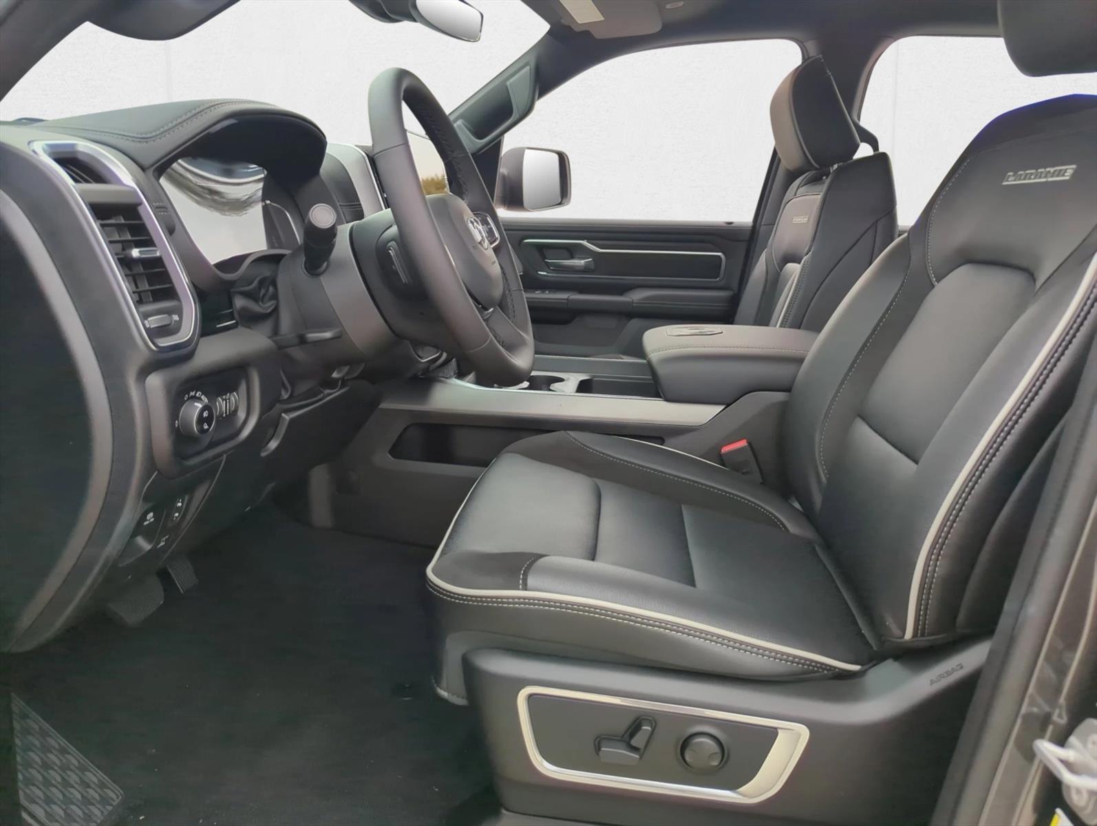 2026 Ram 1500 Laramie photo 4