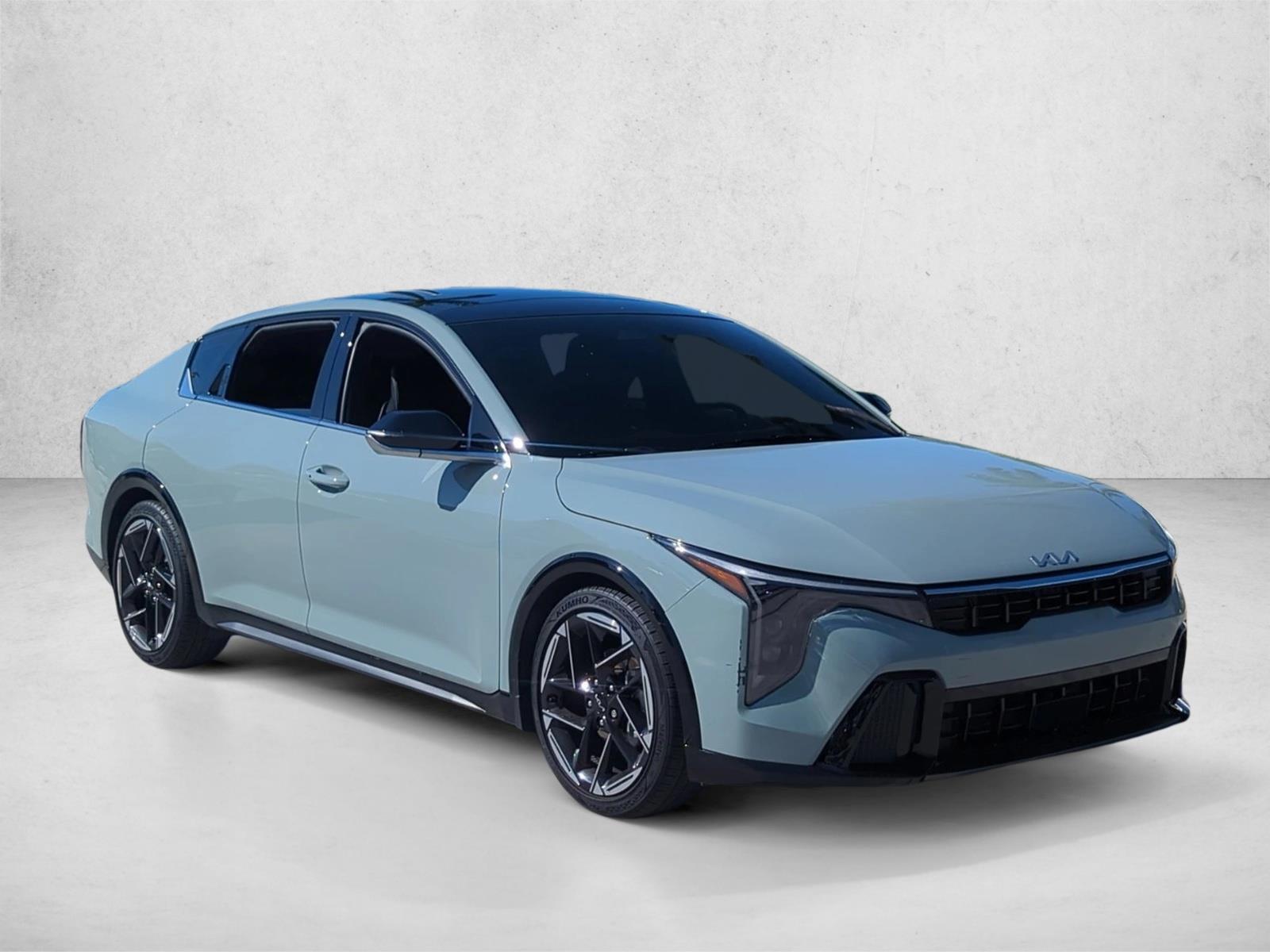 2025 Kia K4 GT-Line photo 3