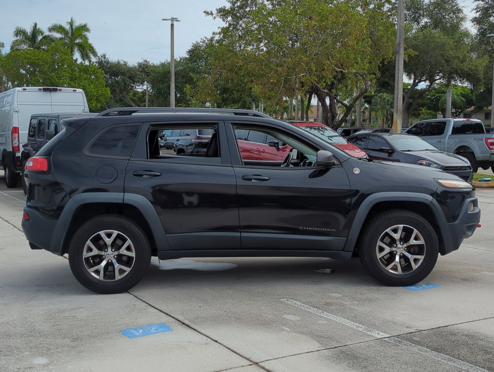 2015 Jeep Cherokee Trailhawk Sport photo 4