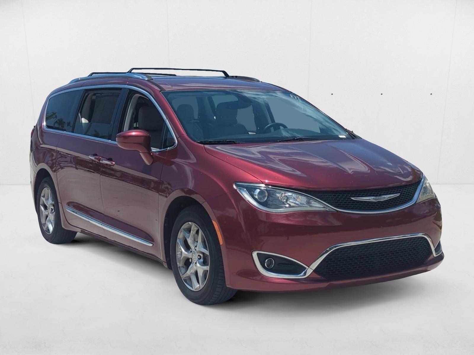 2017 Chrysler Pacifica Touring Plus photo 3