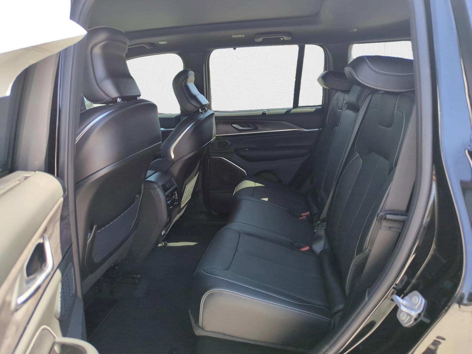 2025 Jeep Grand Cherokee Overland - Photo 17