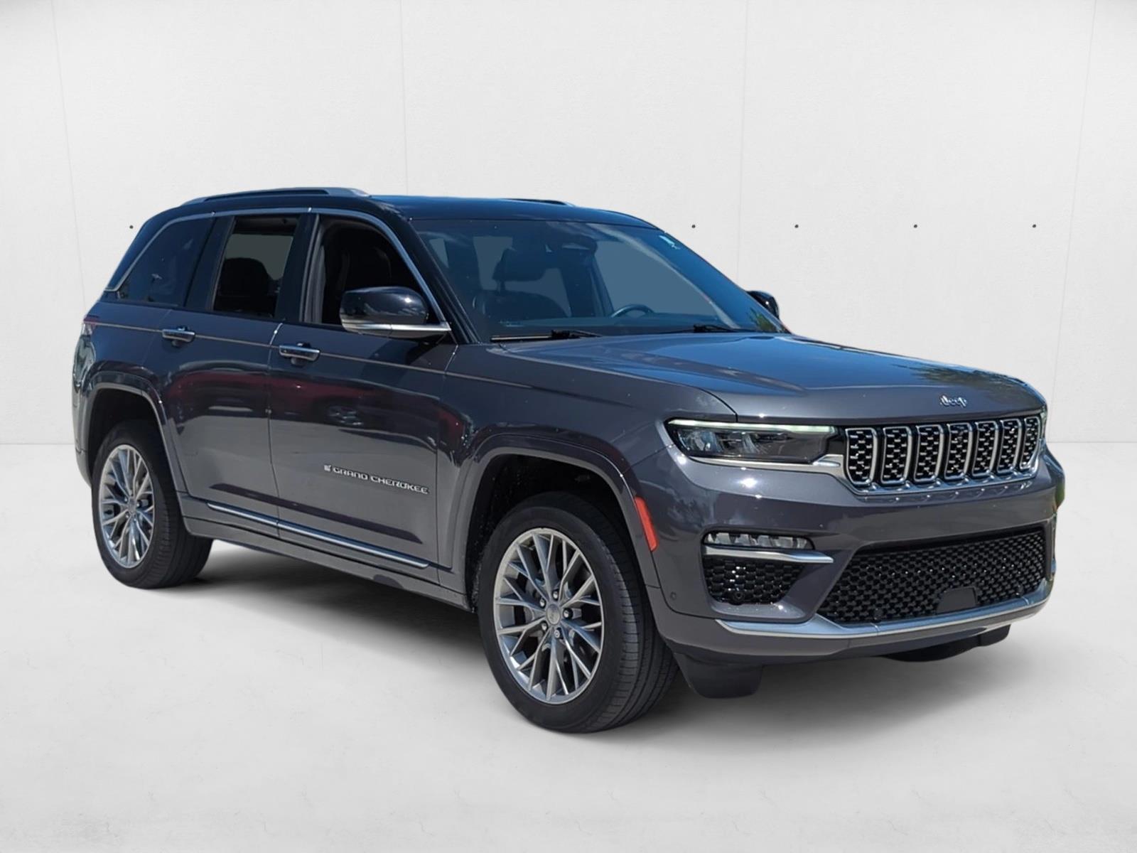 2023 Jeep Grand Cherokee Summit Sport photo 3