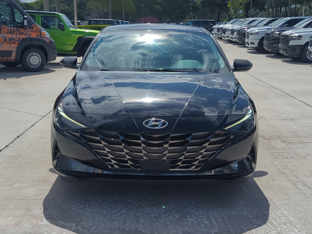 Used 2022 Hyundai Elantra Limited 4dr Car