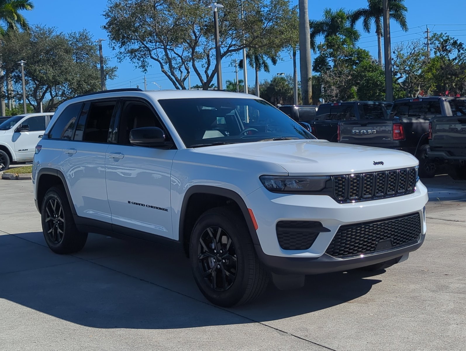 2024 Jeep Grand Cherokee Altitude Sport photo 3