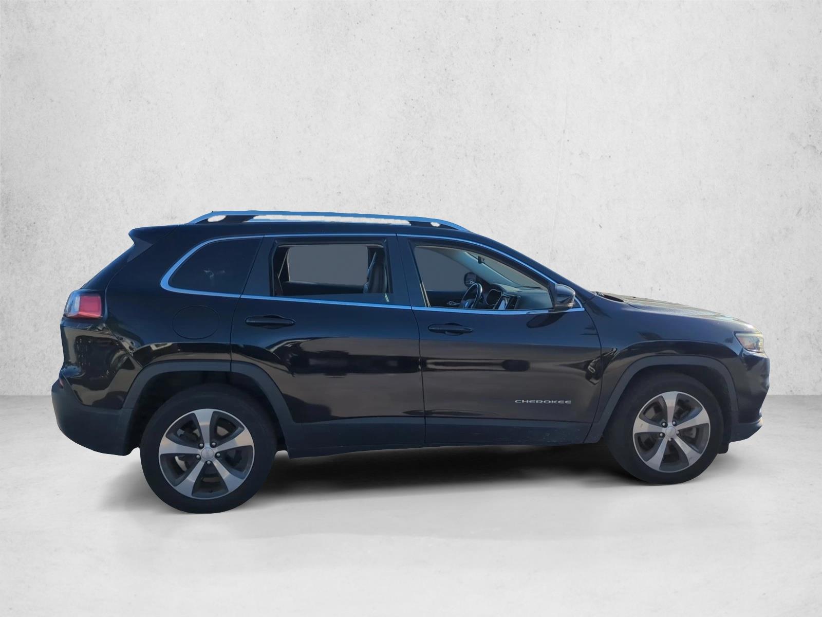 2019 Jeep Cherokee Limited Sport photo 4