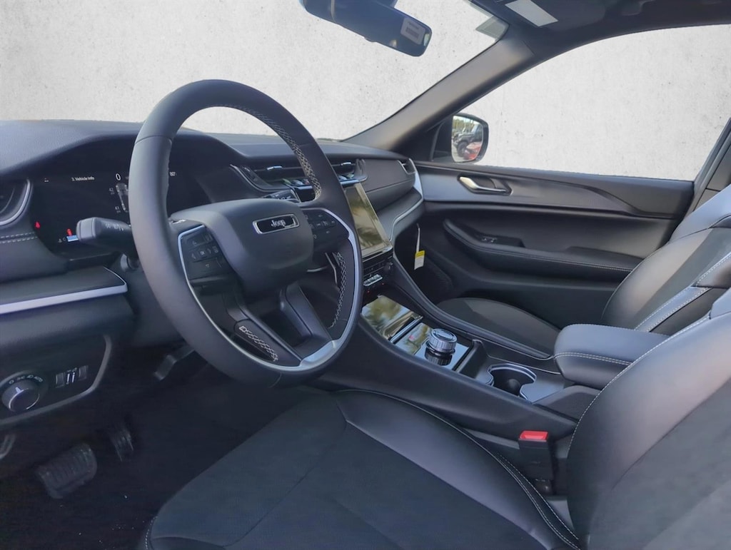 New 2025 Jeep Grand Cherokee Altitude SUV