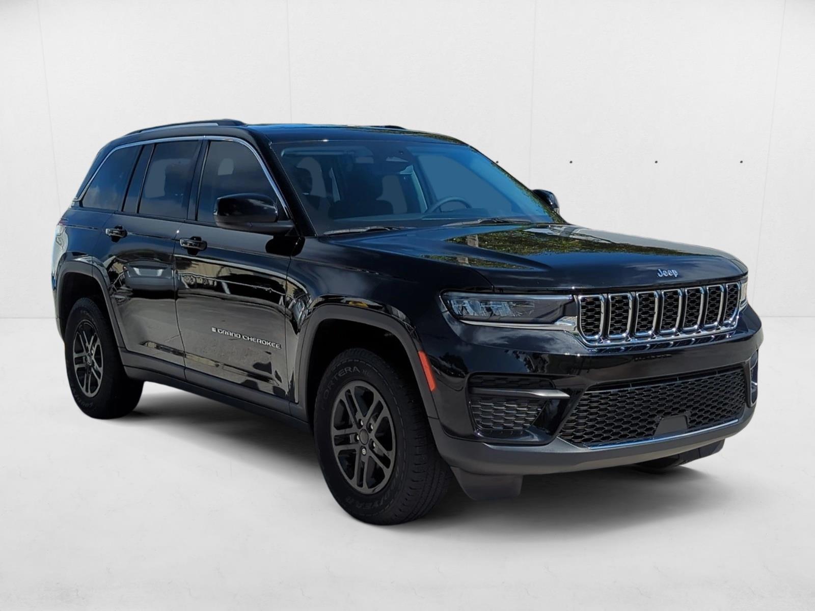 2024 Jeep Grand Cherokee Laredo Sport photo 3