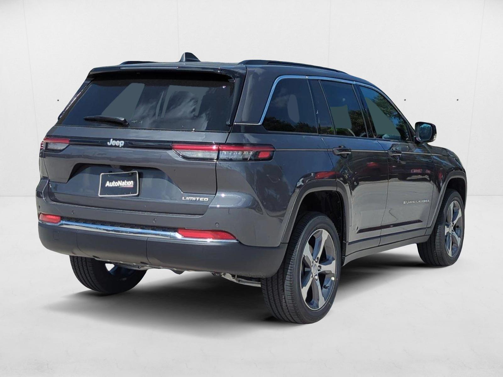 2025 Jeep Grand Cherokee Limited photo 2