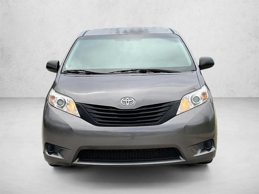 Used 2017 Toyota Sienna L Mini-van Passenger