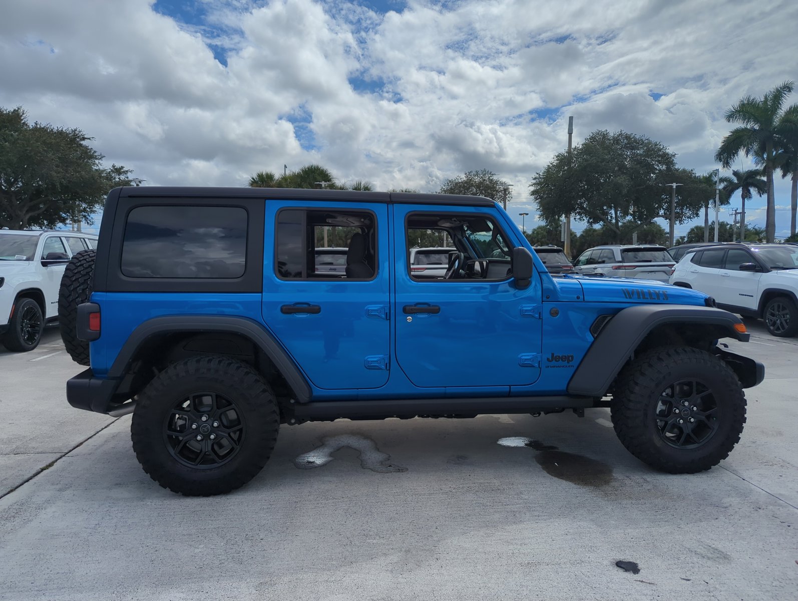 2025 Jeep Wrangler Willys Sport photo 4