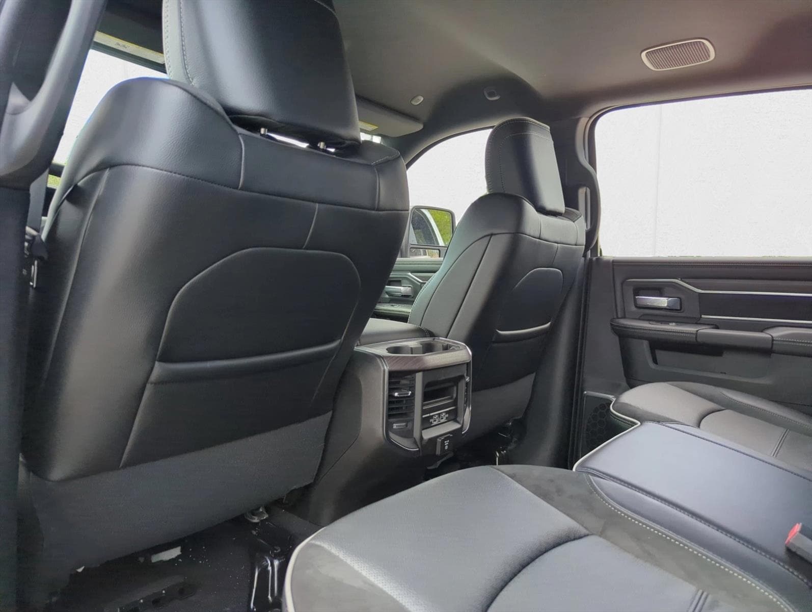 2026 RAM 2500 Laramie - Photo 18