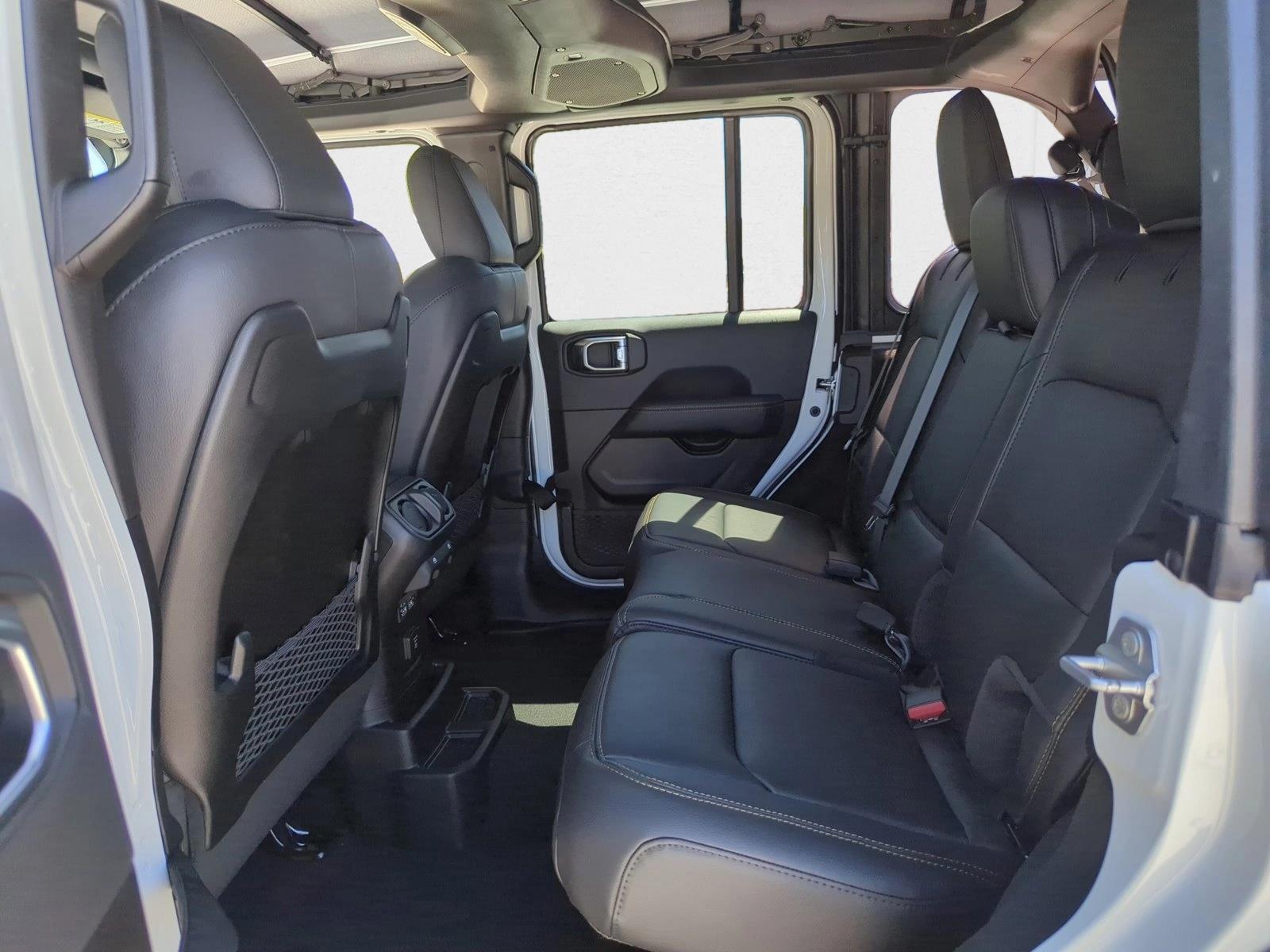 2025 Jeep Wrangler 4-Door Sahara - Photo 15