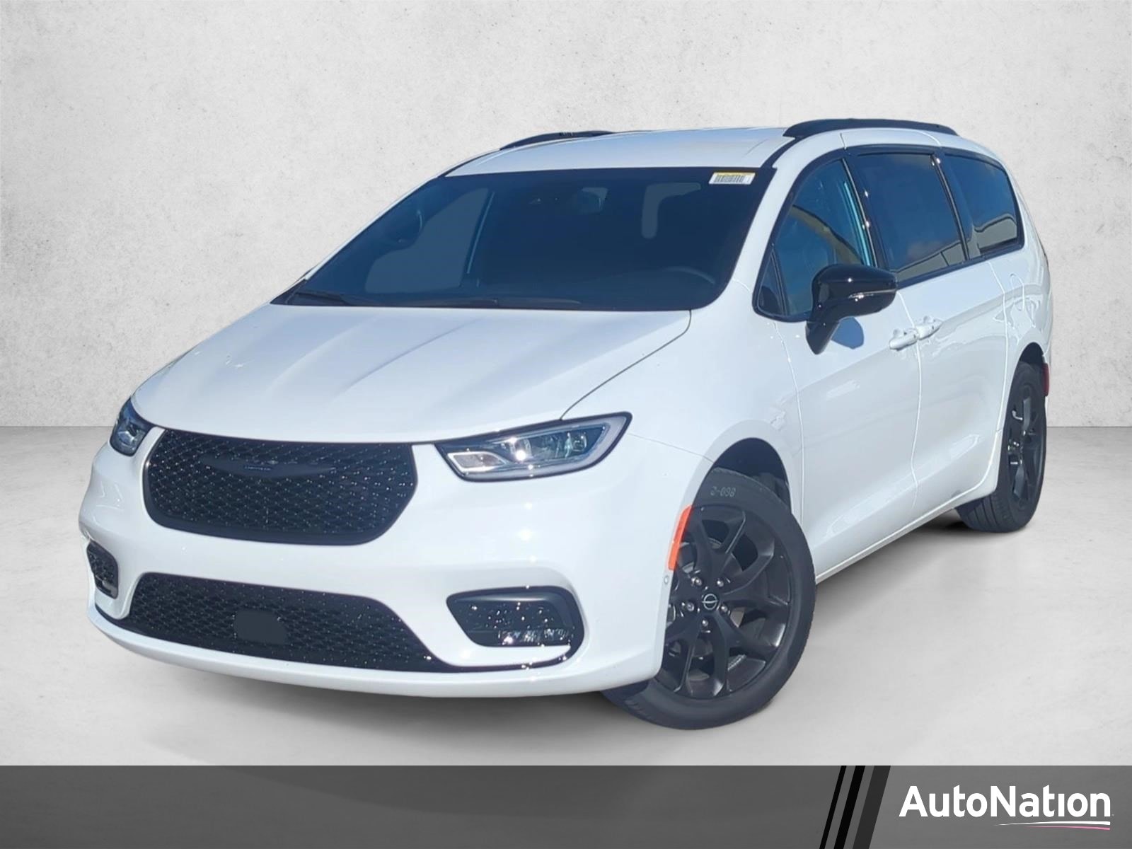2026 Chrysler Pacifica Select's photo