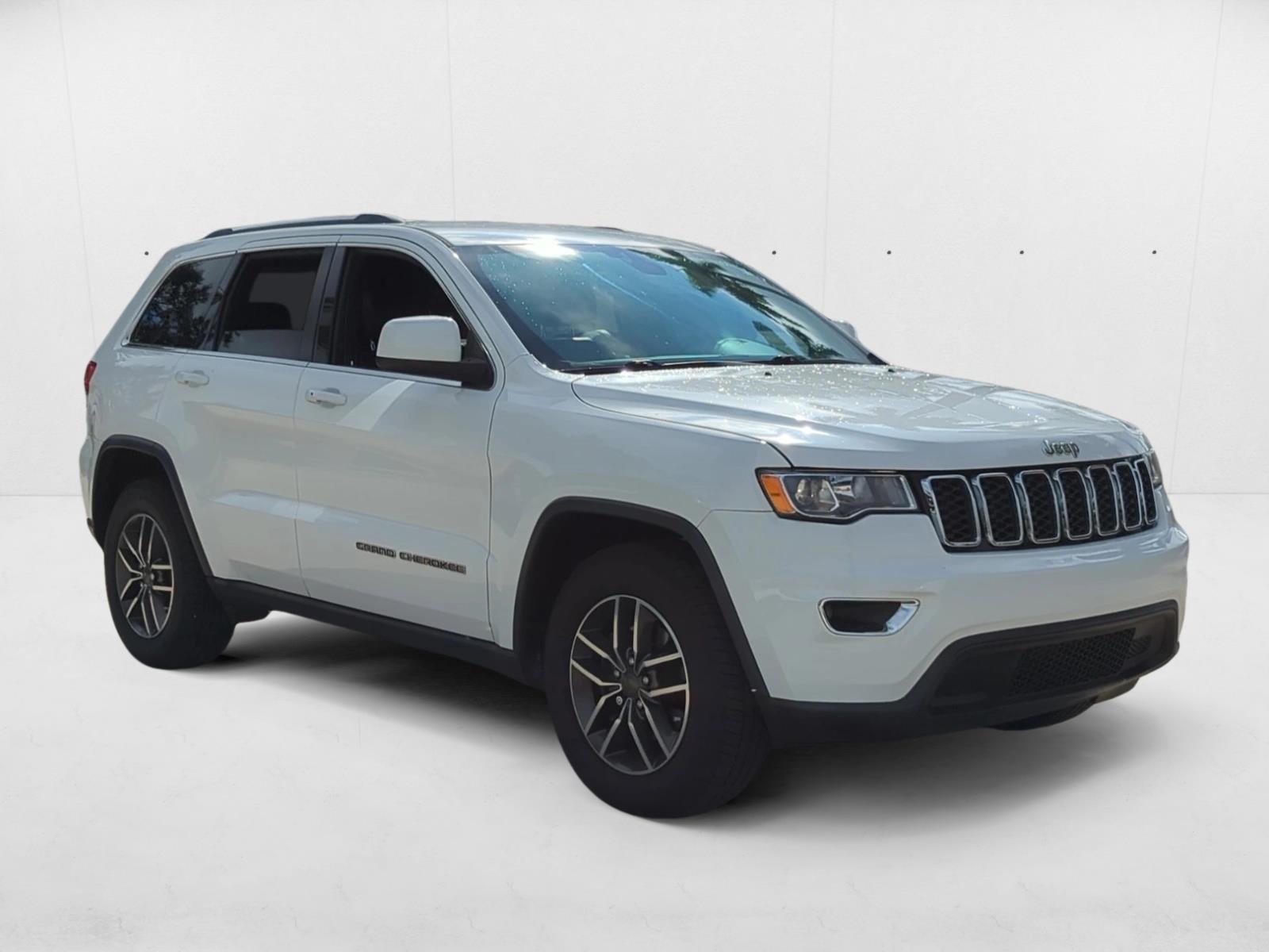 2019 Jeep Grand Cherokee Laredo E photo 3