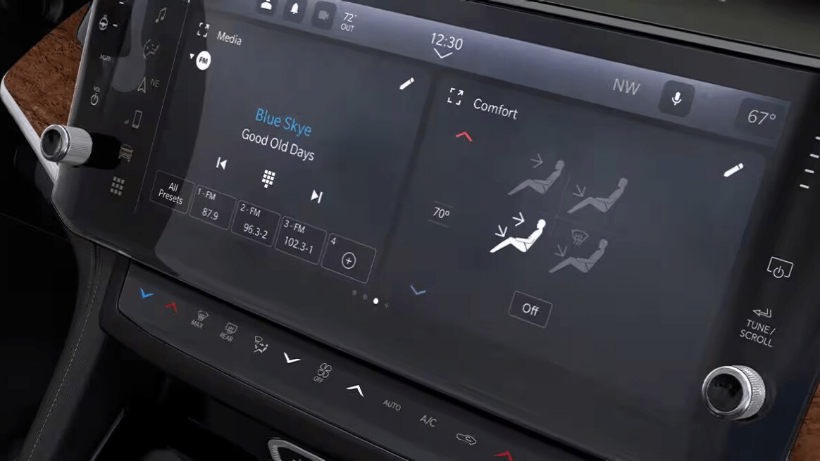 Interior shot of the Jeep Grand Cherokee