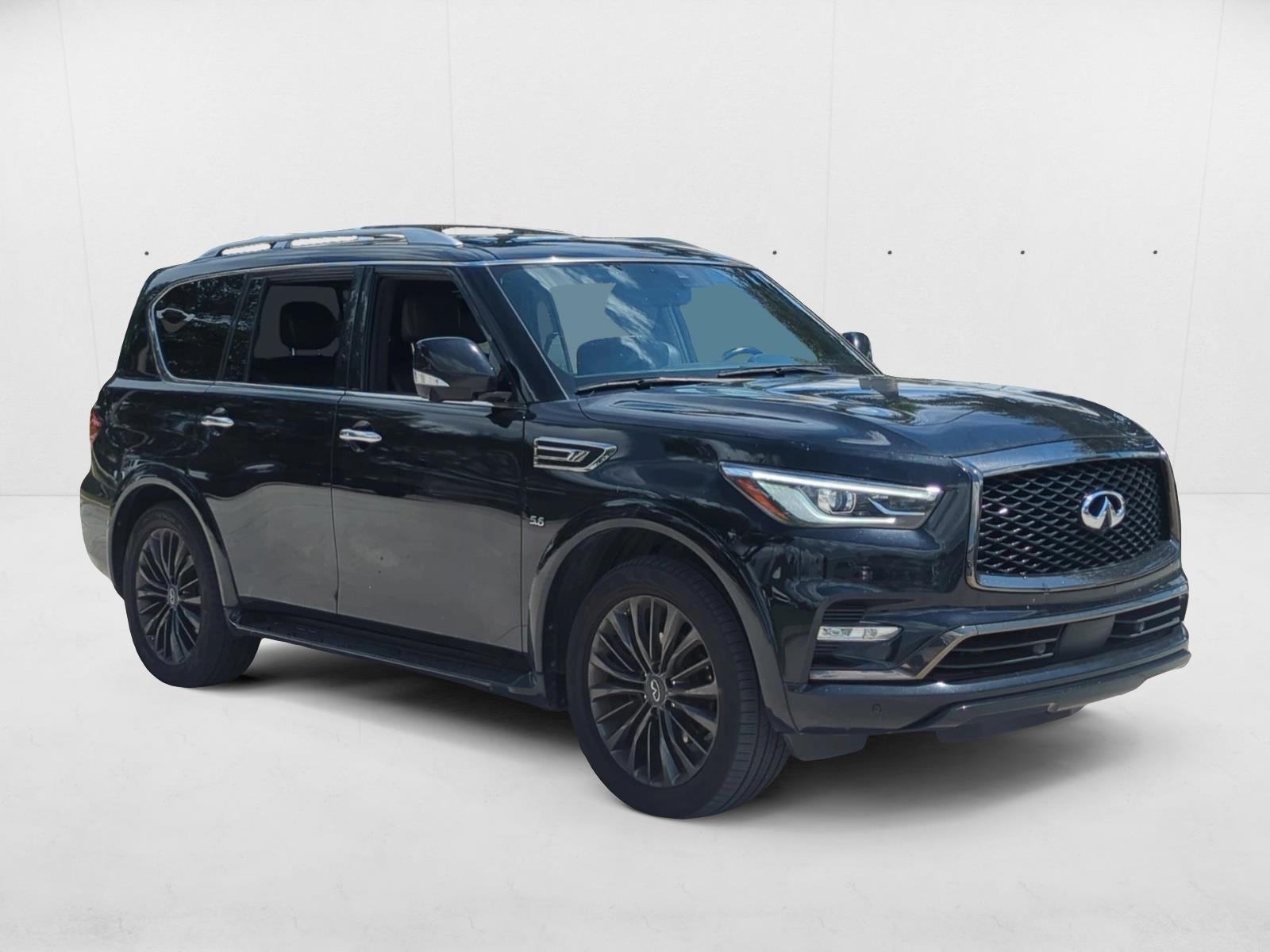 2020 Infiniti QX80 Luxe photo 3