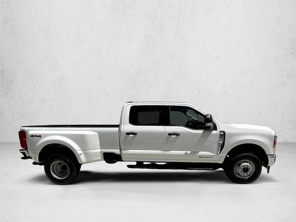 Used 2026 Ford Super Duty F-350 DRW XLT Crew Cab Pickup