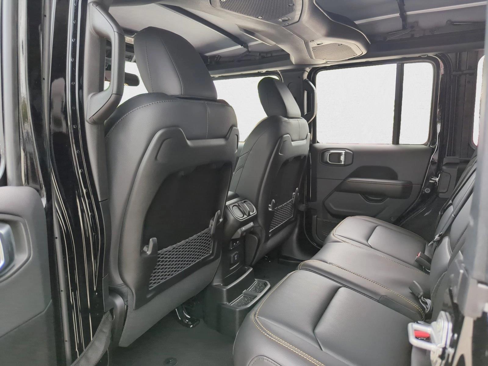 2025 Jeep Wrangler 4-Door Sahara - Photo 17