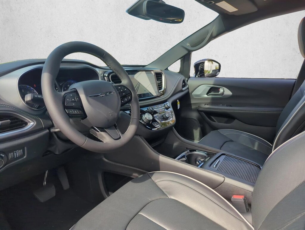 New 2026 Chrysler Pacifica Limited Van Passenger Van