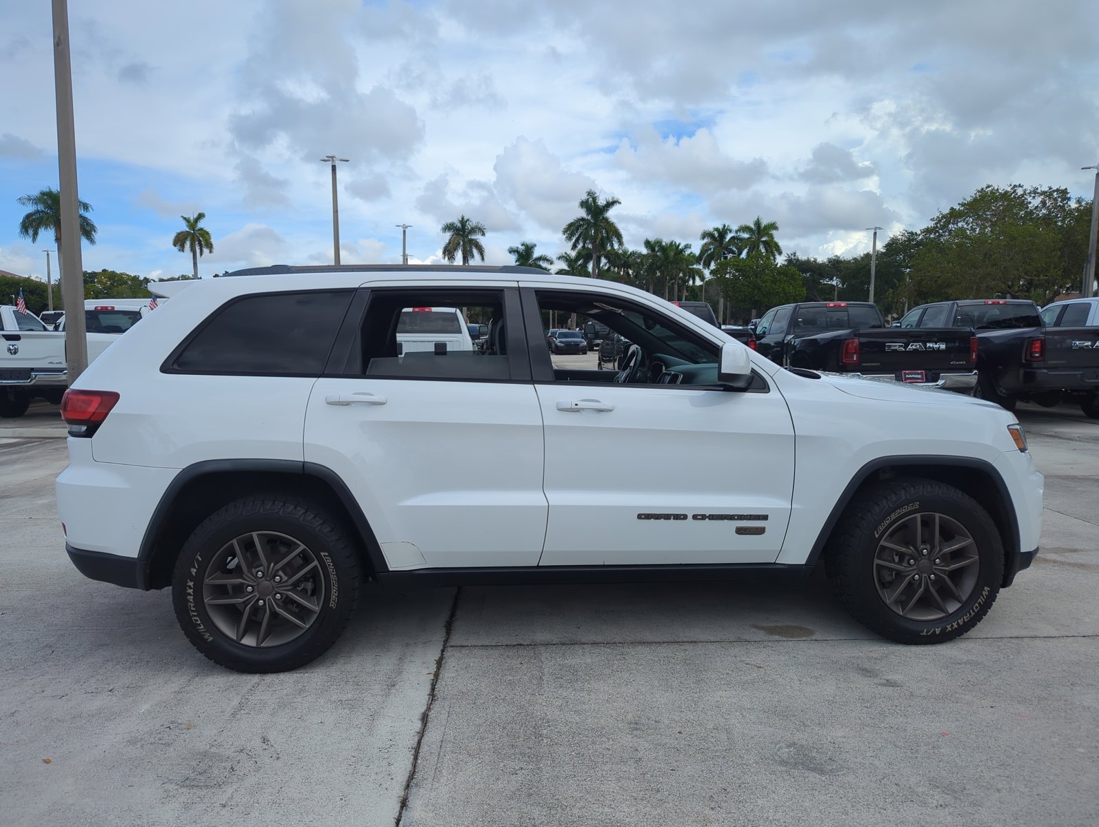 2016 Jeep Grand Cherokee Sport photo 4
