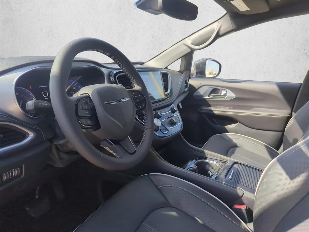 New 2026 Chrysler Pacifica Limited Van Passenger Van