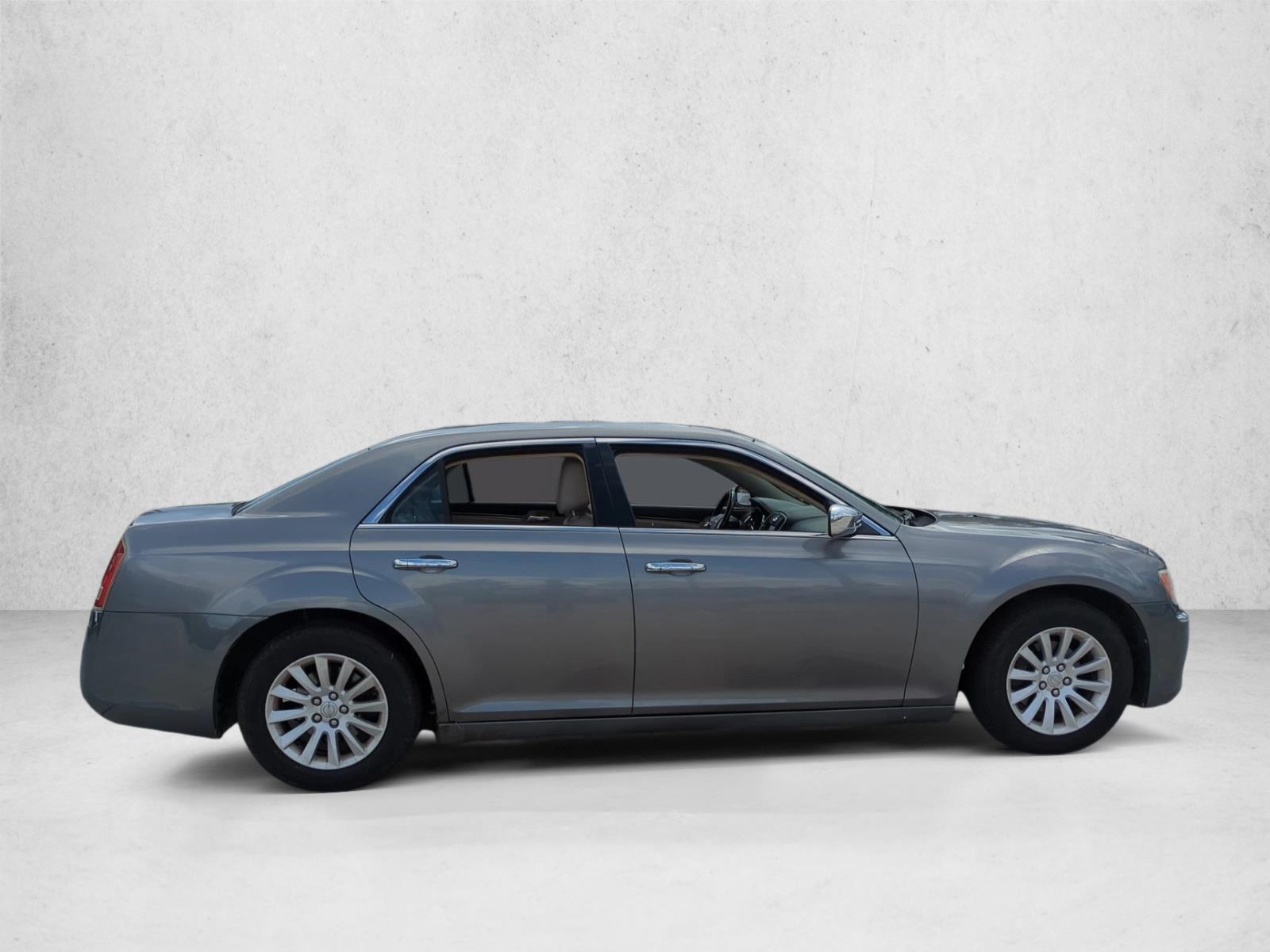 2011 Chrysler 300 Limited photo 3
