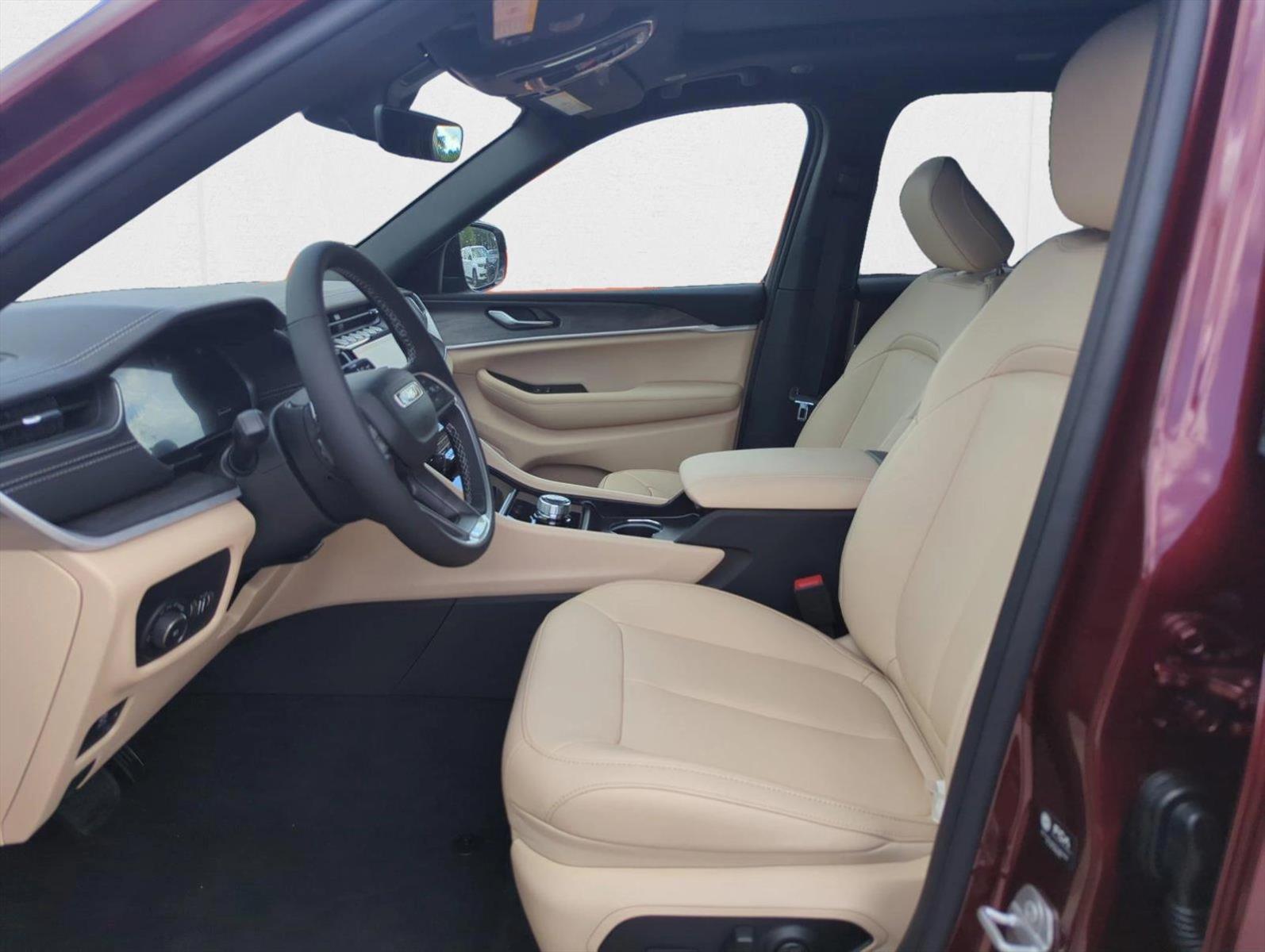 2025 Jeep Grand Cherokee Limited photo 4