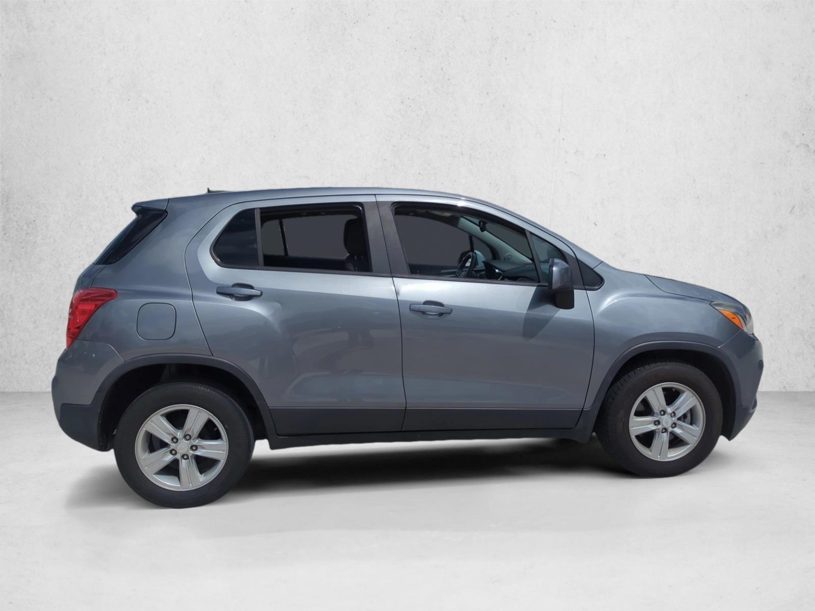 2020 Chevrolet Trax LS photo 4