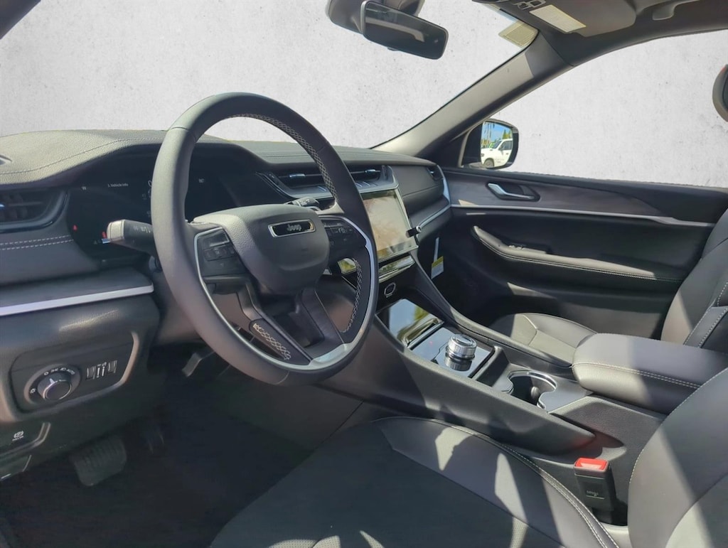 New 2026 Jeep Grand Cherokee Laredo Altitude SUV