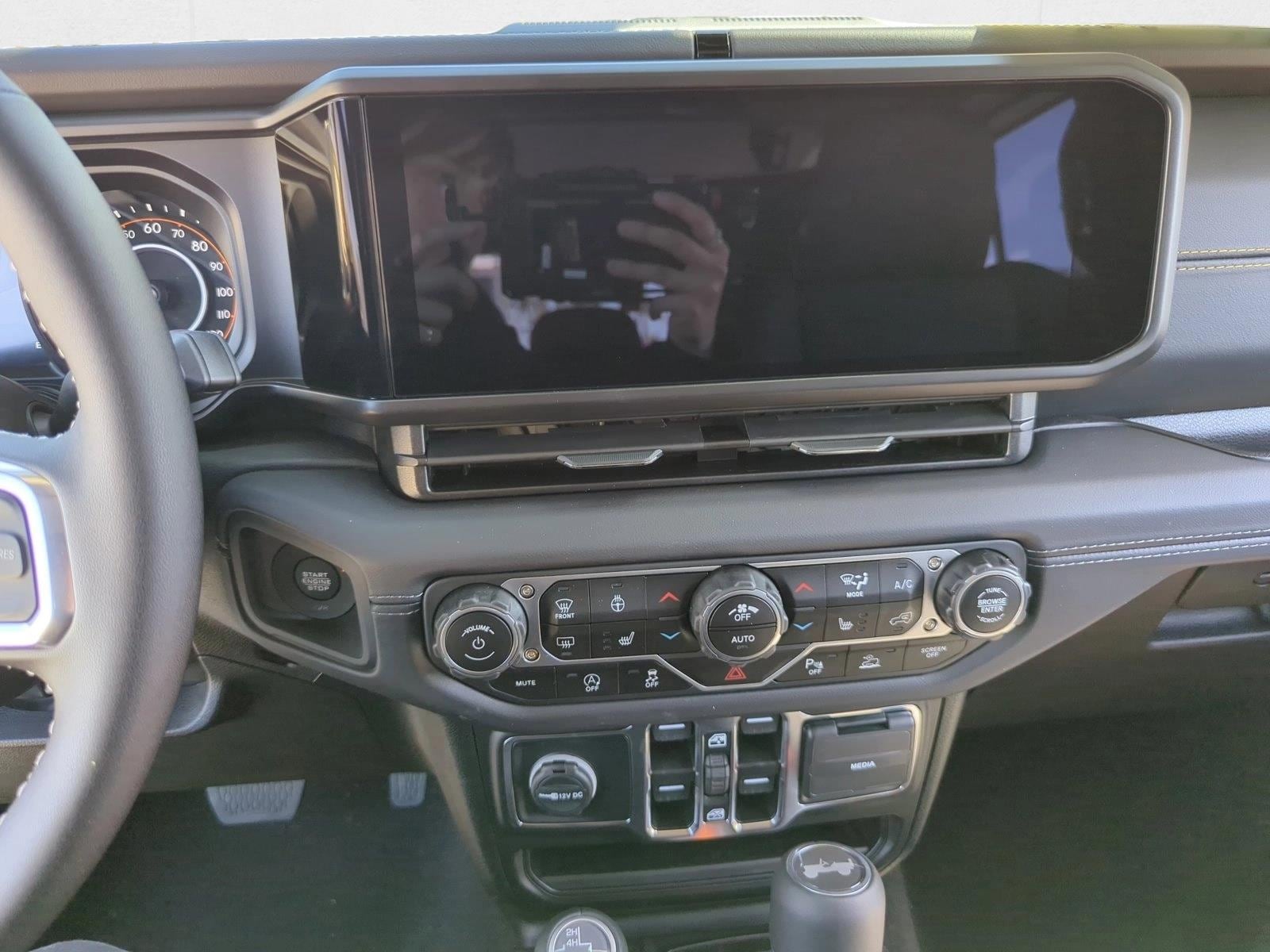 2025 Jeep Wrangler 4-Door Sahara - Photo 12