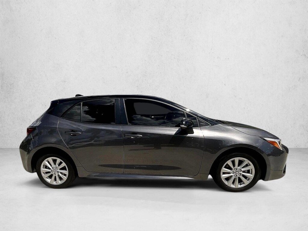 Used 2025 Toyota Corolla Hatchback SE 4dr Car