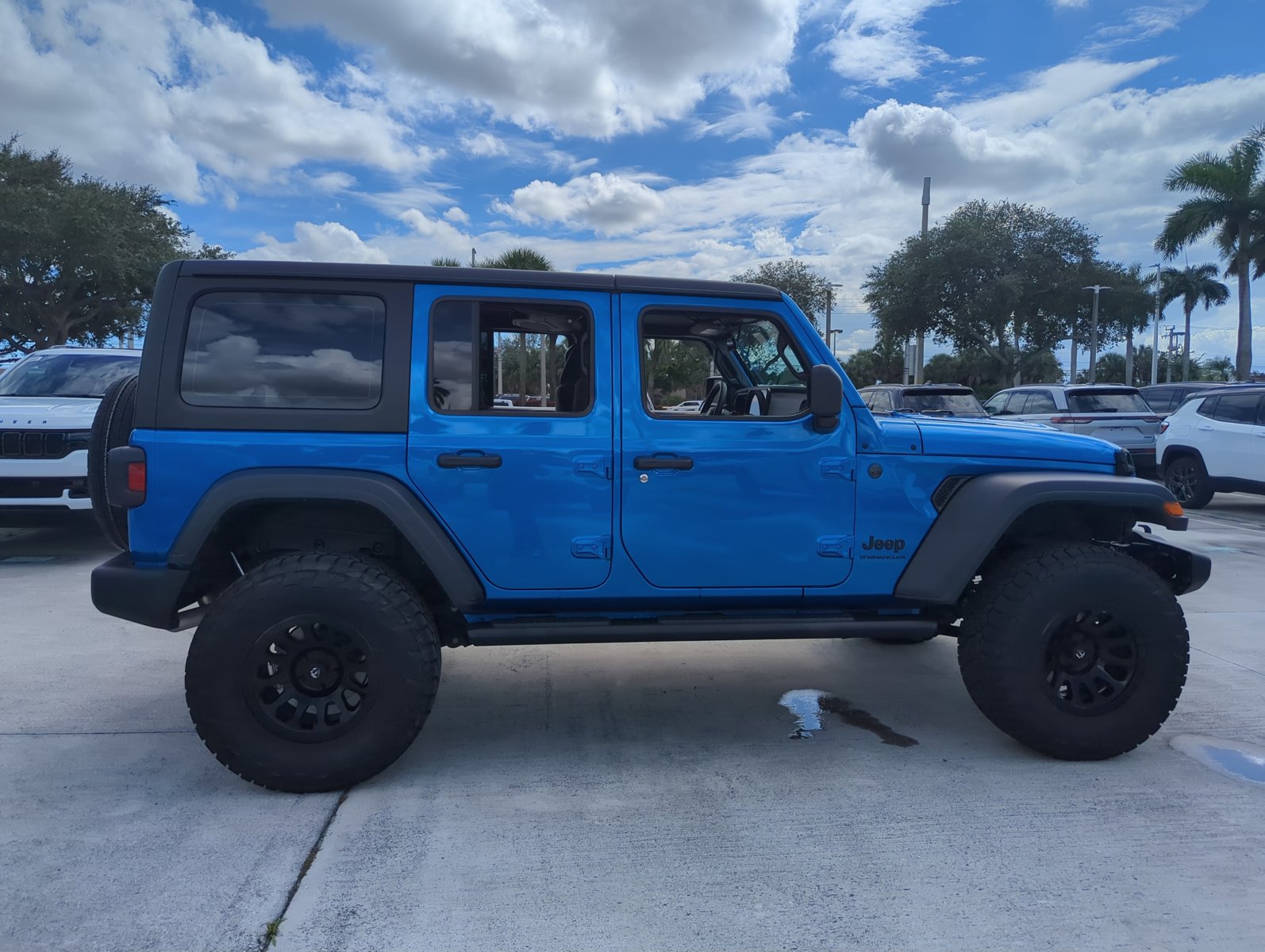2025 Jeep Wrangler Sport photo 4