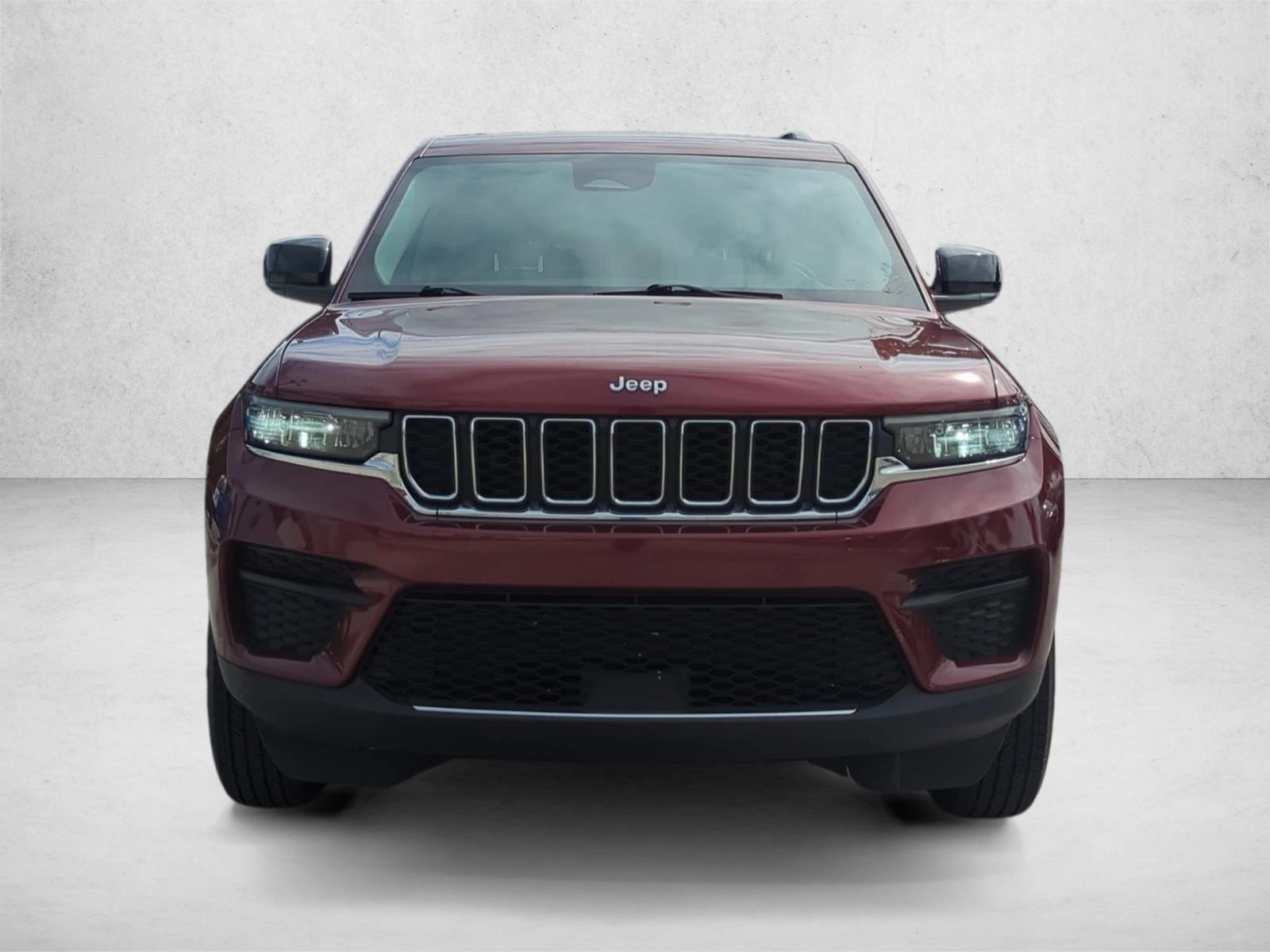 2023 Jeep Grand Cherokee Laredo photo 2
