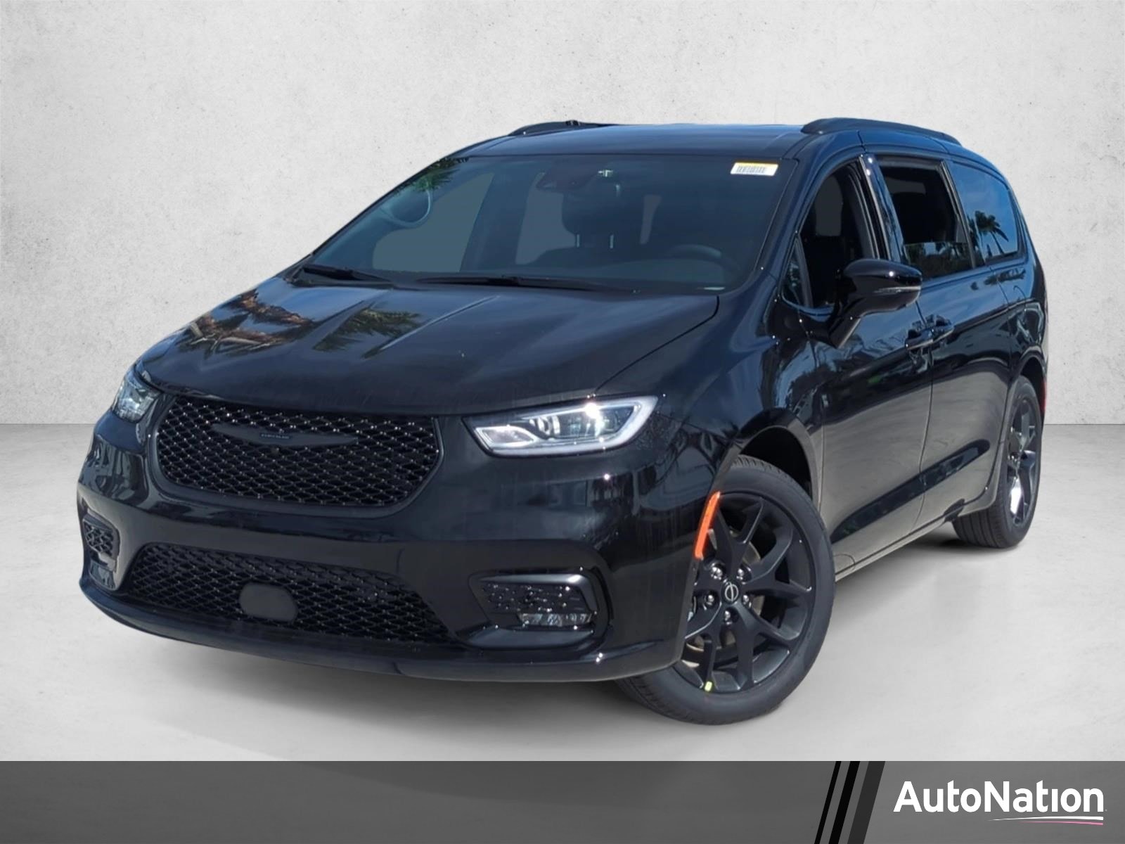 2026 Chrysler Pacifica Select's photo