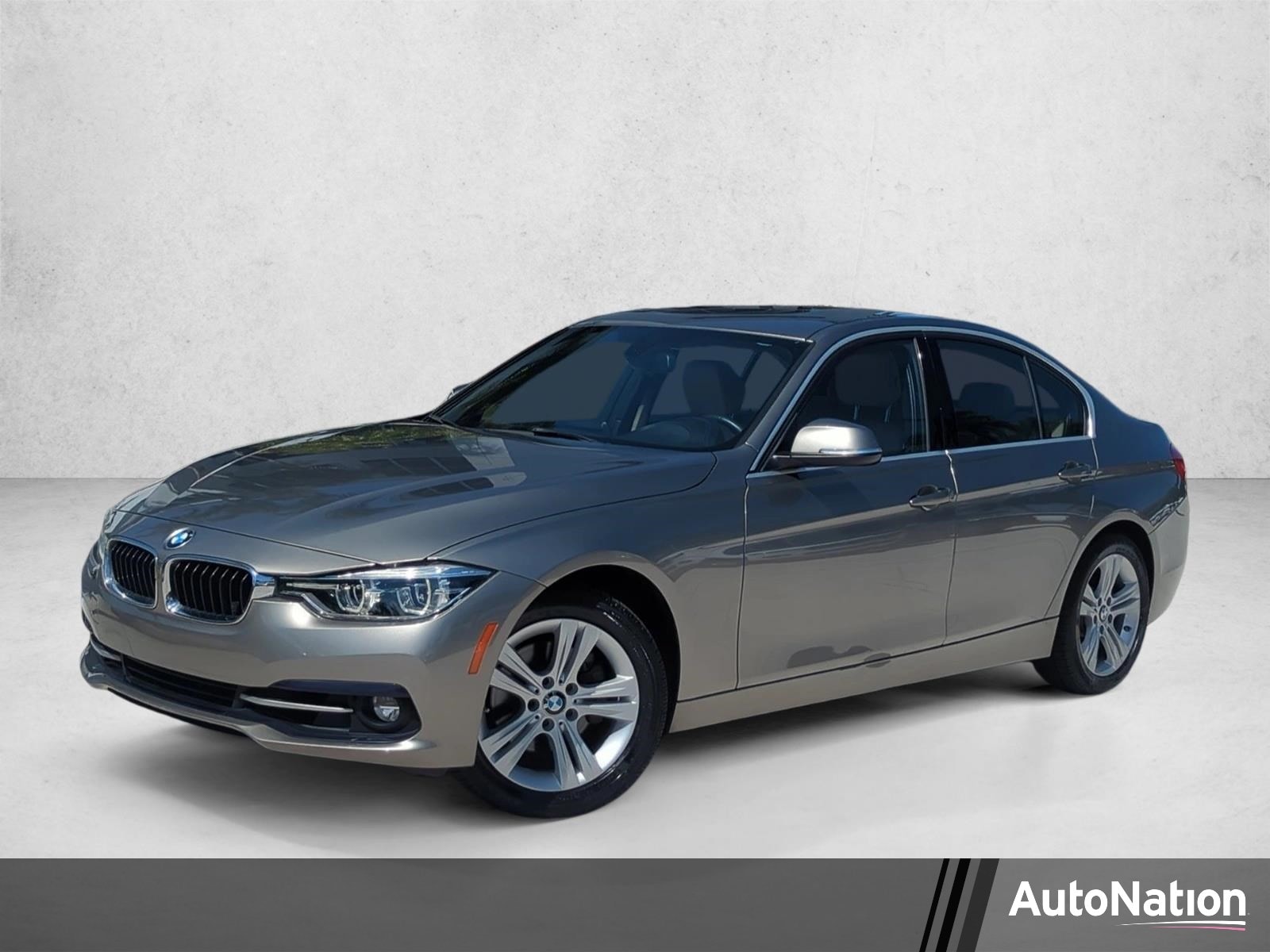 2018 BMW 3 Series 330i Sedan's photo