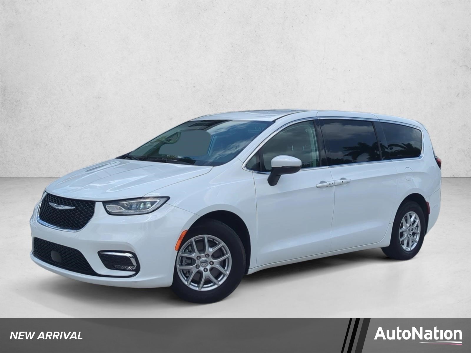 2023 Chrysler Pacifica Touring L's photo