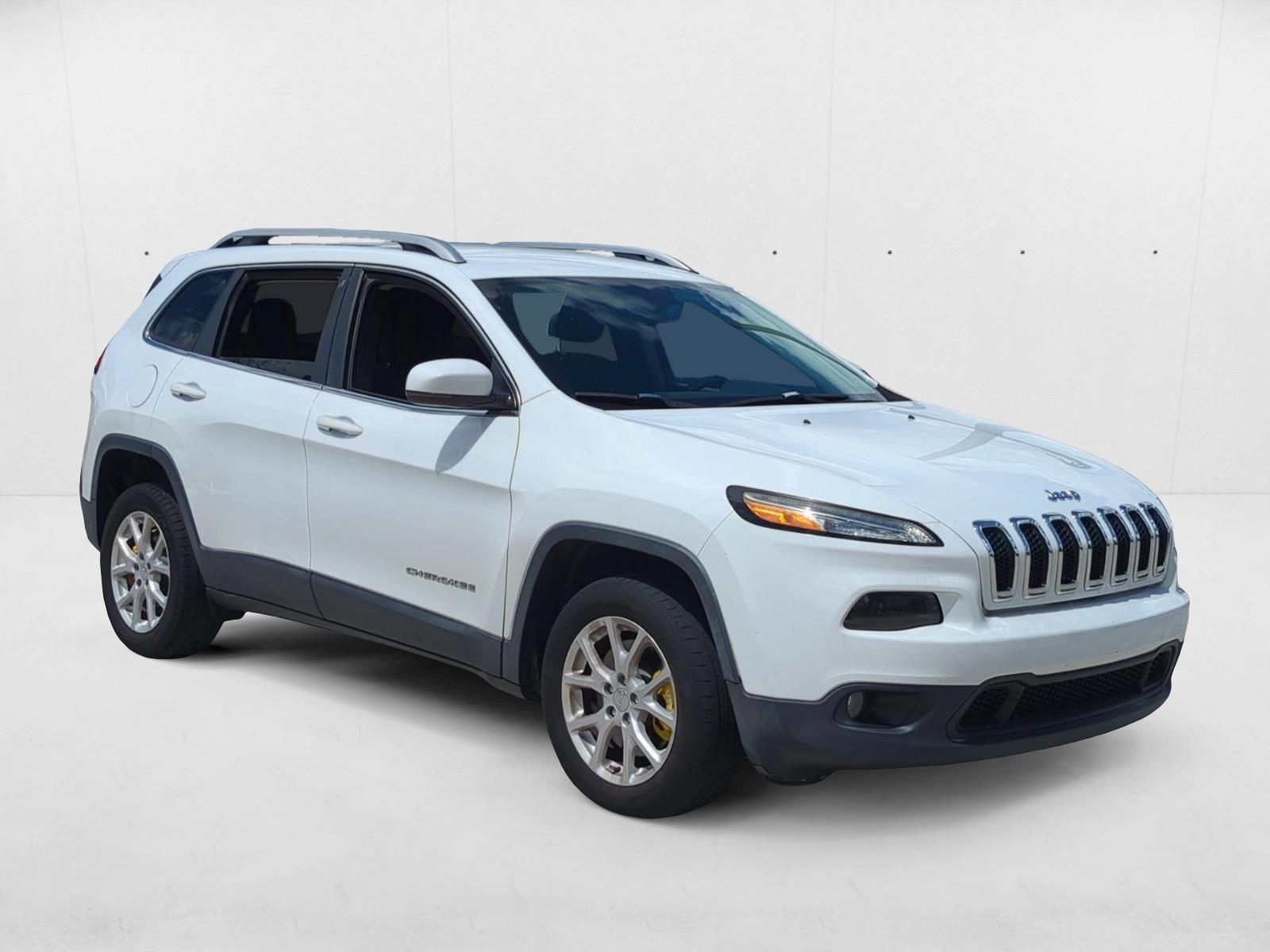 2017 Jeep Cherokee Latitude Sport photo 3
