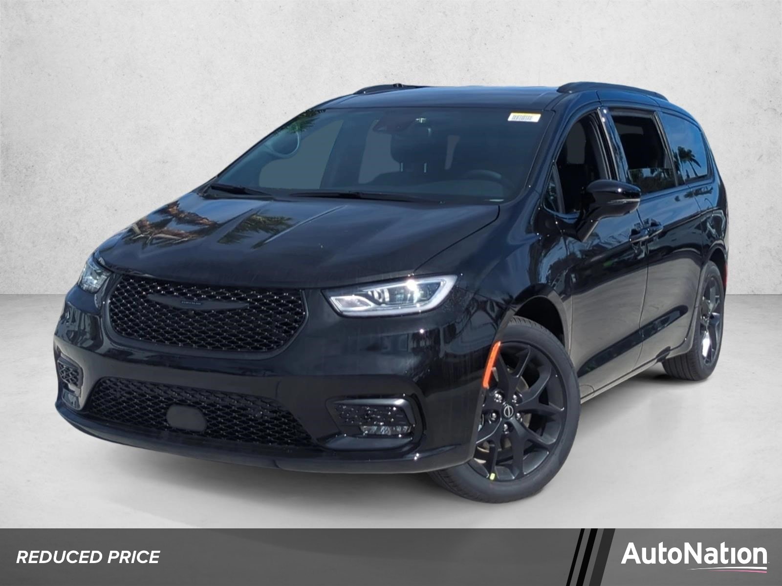 2026 Chrysler Pacifica Select's photo
