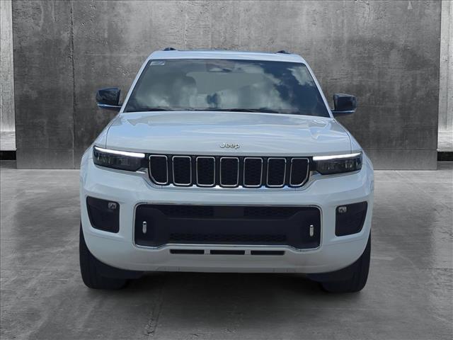 2023 Jeep Grand Cherokee Overland photo 2