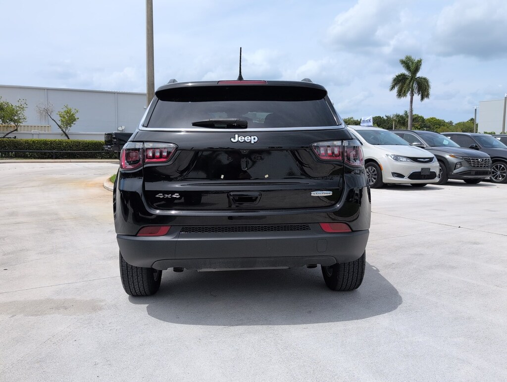 Used 2025 Jeep Compass Latitude Sport Utility
