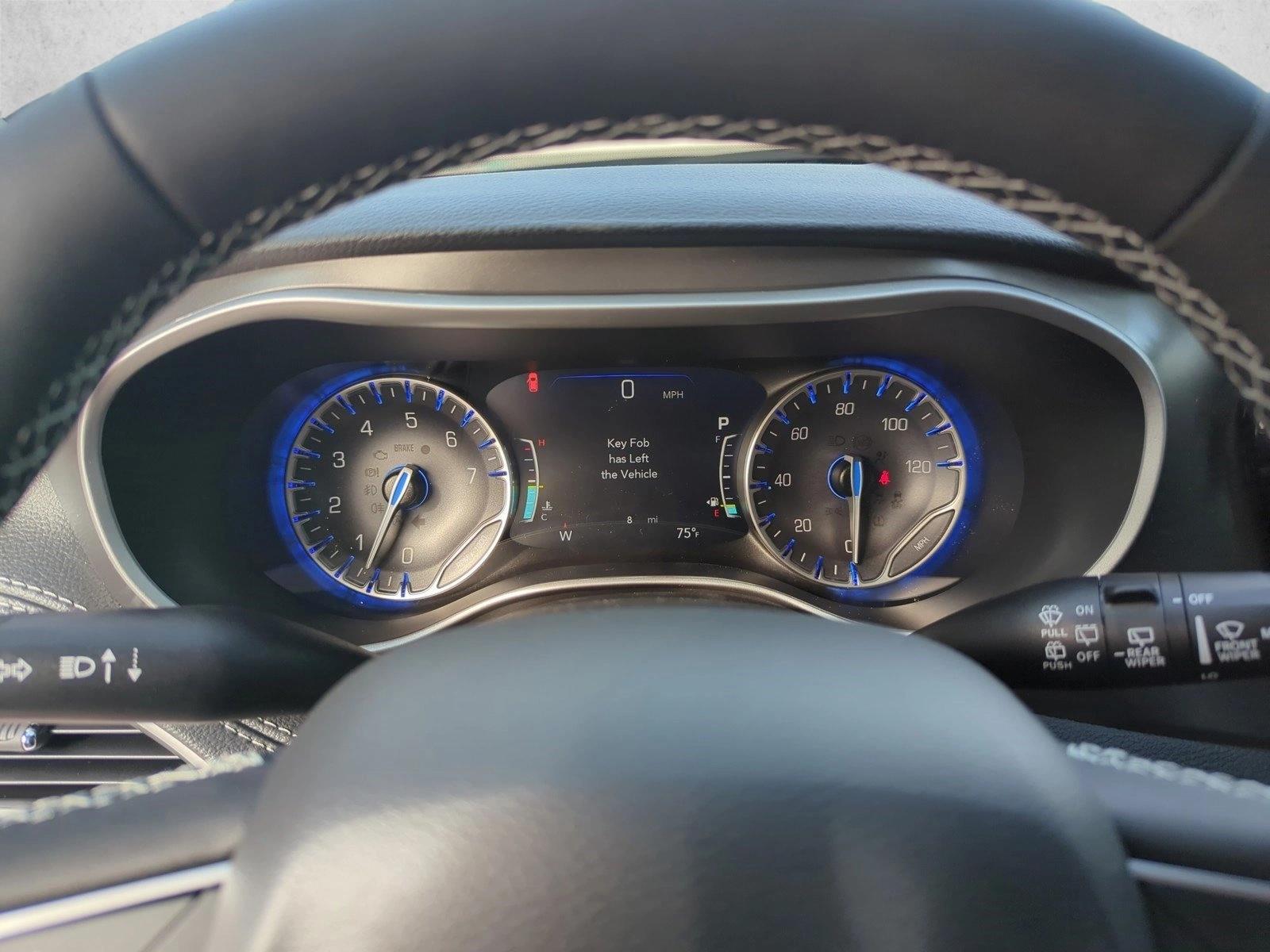 2025 Chrysler Pacifica Select - Photo 11